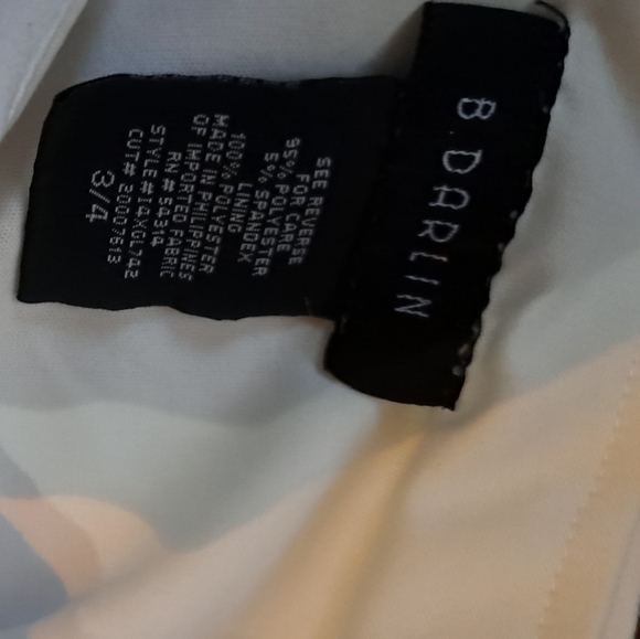 Size 3/4 Short White Strapless Embroidered floral waistband Back zipper. - Picture 9 of 9